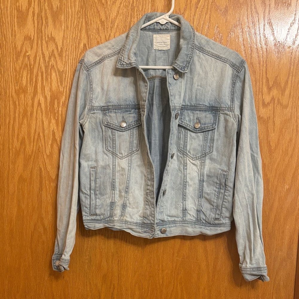 NWOT American Eagle Classic Denim Jacket Women's Size M Light Wash - Picture 2 of 4